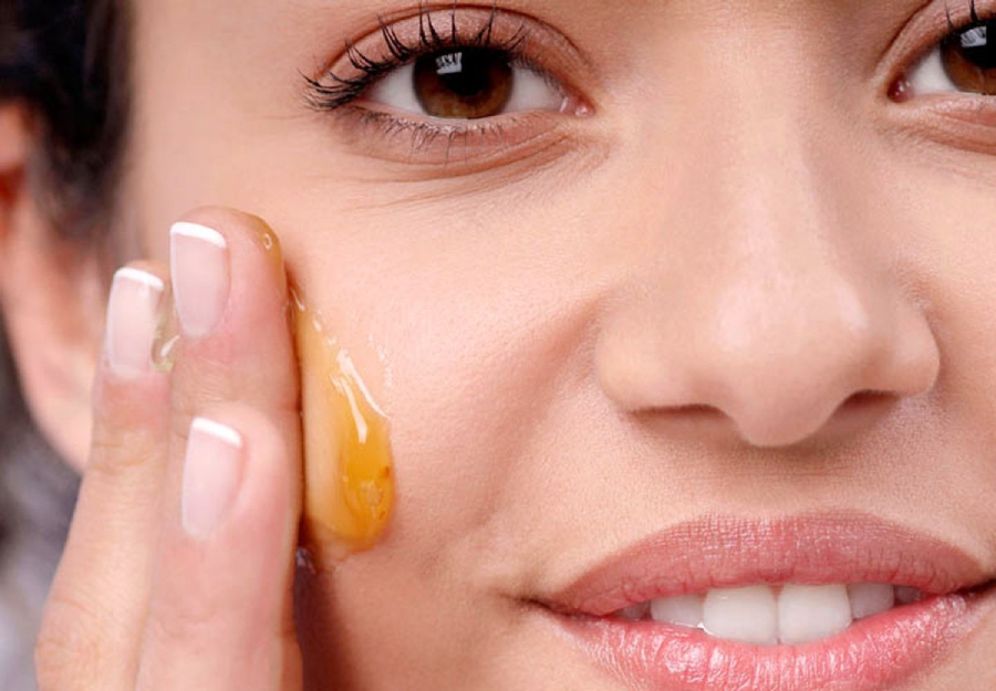 ترفندهایی جالب برای رفع خستگی صورت / شادابی پوست صورت با عسل